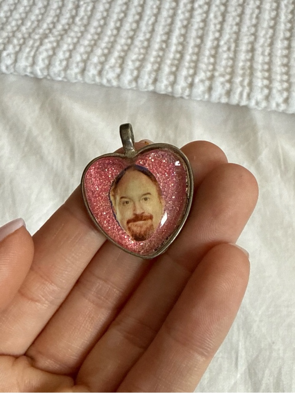 Louie ck Heart Pendant Necklace in Pink Glitter